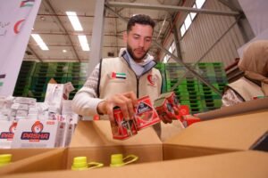 6aa428b7-bd83-4bb8-9cda-fc5566bdd3bb-300x200 بمشاركة درة ورانيا يوسف ونسرين طافش.. الهلال الأحمر الإماراتي ينظم فعالية خيرية لأهالى غزة