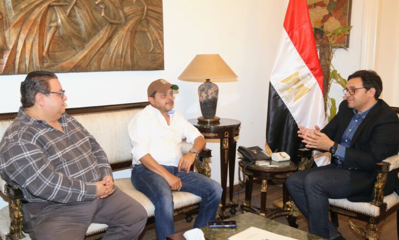 وزير الثقافة مع النجم محمد هنيدي