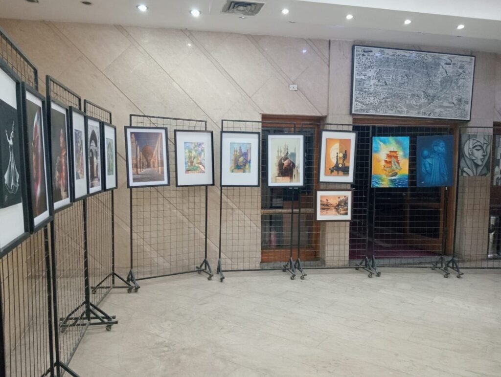 img-20260427-wa01762707003783921660982-1024x771 “بين التراث والضوء.. معرض فني يفتح أبواب الذاكرة البصرية بمكتبة القاهرة الكبرى”